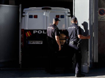 Buscan al taxista fugado que atropelló a una niña de 12 años en Gijón