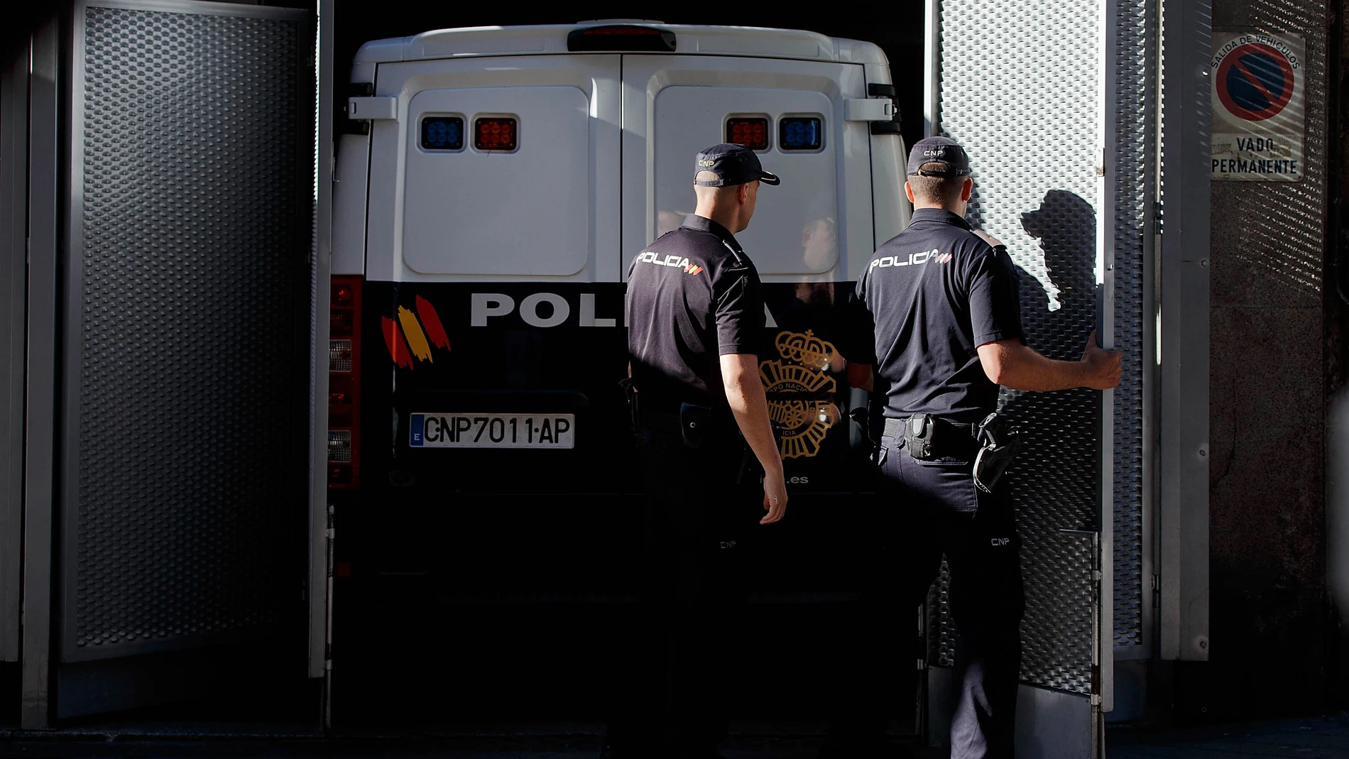 Buscan al taxista fugado que atropelló a una niña de 12 años en Gijón