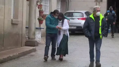 La mujer de uno de los tripulantes del pesquero gallega que naufragó en Canadá La mujer de uno de los tripulantes del pesquero gallega que naufragó en Canadá