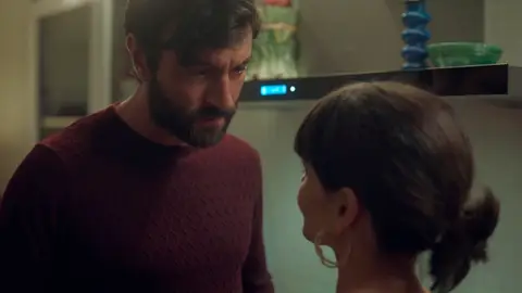 Xavier acorrala a su novia: ¡descubre que es una infiltrada! Xavier acorrala a su novia: ¡descubre que es una infiltrada!