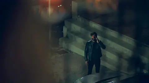 Xavier comete un grave error: da una pista clave a Laura para acabar con él Xavier comete un grave error: da una pista clave a Laura para acabar con él