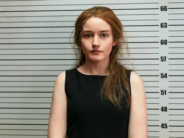 Julia Garner en '¿Quién es Anna?' Julia Garner en '¿Quién es Anna?'