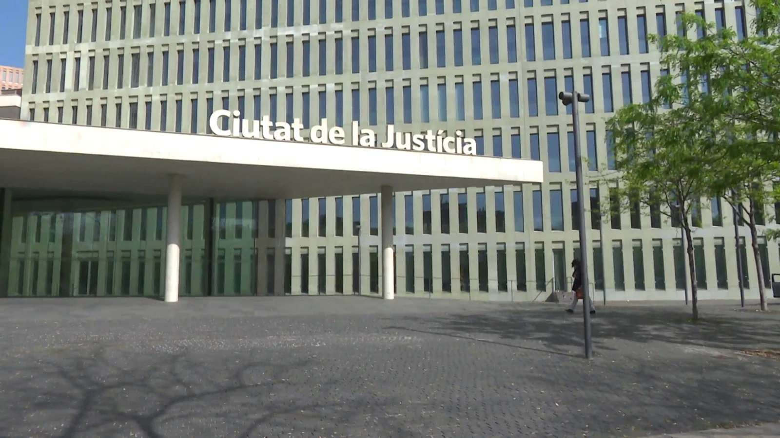 Una jueza ordena el ingreso en prisión del acusado de difundir una foto de la víctima de 'La Manada' de Pamplona Una jueza ordena el ingreso en prisión del acusado de difundir una foto de la víctima de 'La Manada' de Pamplona