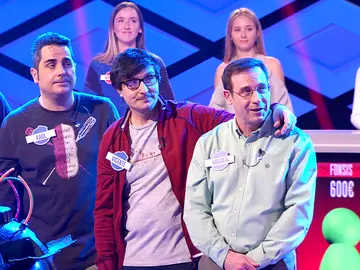 Los ‘Sindulfos’ pierden su bomba de cristal en un cara o cruz: “Miguel tenía razón” Los ‘Sindulfos’ pierden su bomba de cristal en un cara o cruz: “Miguel tenía razón”