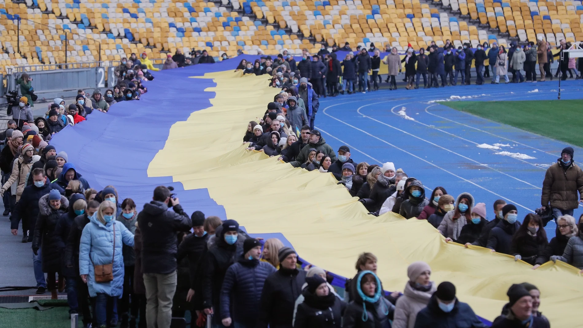 Ucrania afronta el día D con calma, pero preparados para la invasión 
