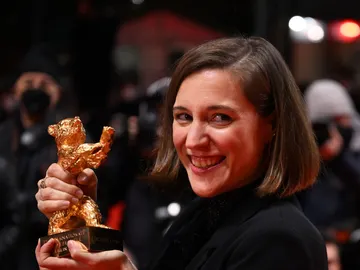 Carla Simón y su película 'Alcarràs' ganan el Oso de Oro en la Berlinale Carla Simón y su película 'Alcarràs' ganan el Oso de Oro en la Berlinale