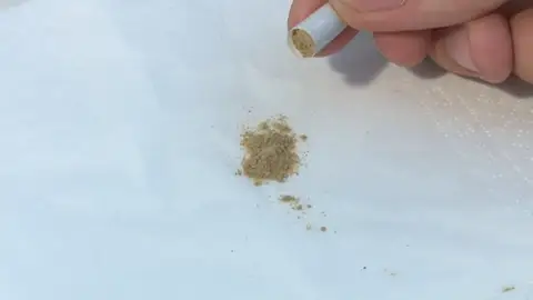 La mujer acusada de asesinar a su pareja con laxantes en Valencia intenta quitarse la vida La mujer acusada de asesinar a su pareja con laxantes en Valencia intenta quitarse la vida