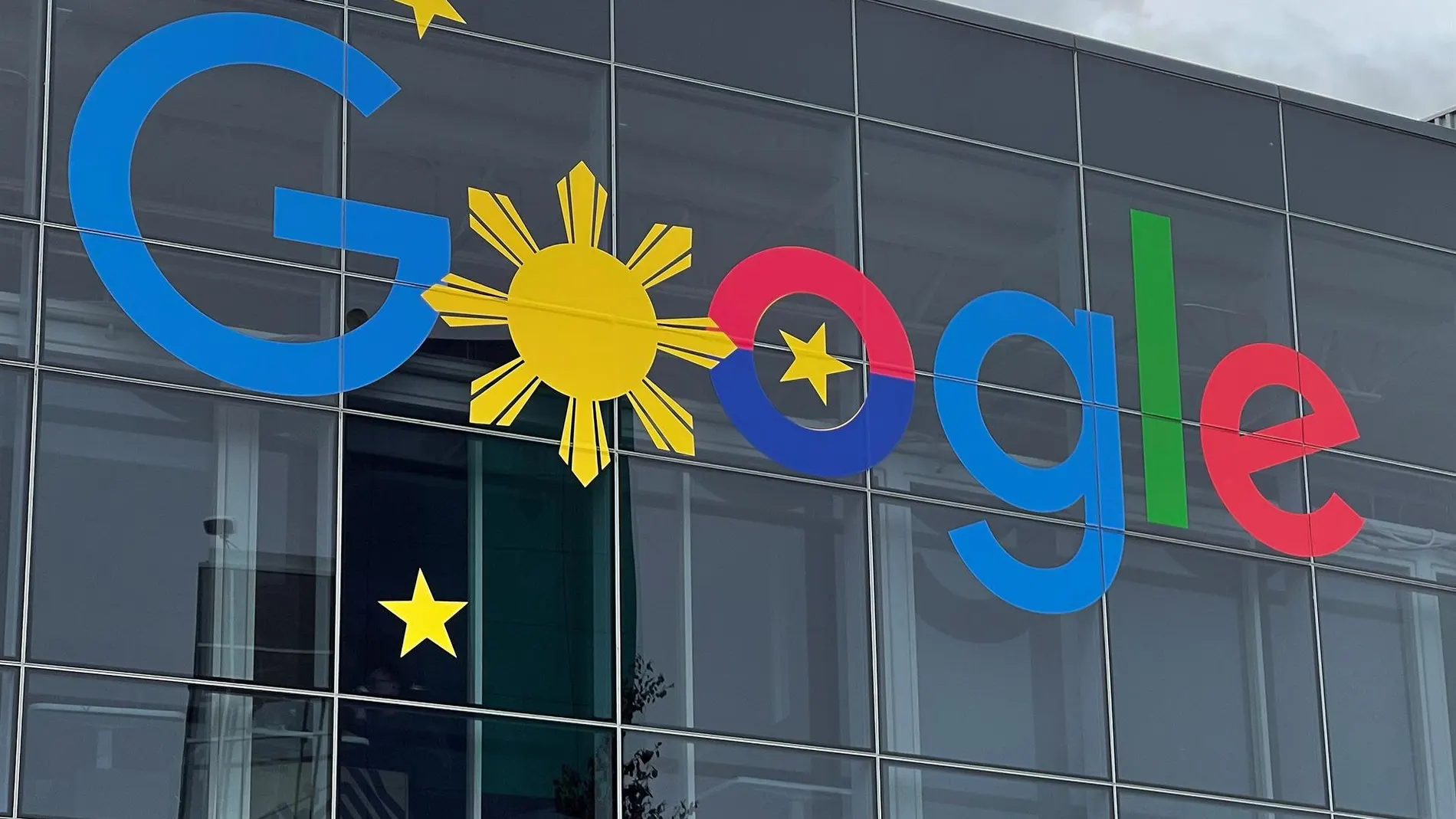 Fotografía de archivo que muestra la fachada de la sede de Google, conocida como Googleplex, en Mountain View, California (EE.UU).