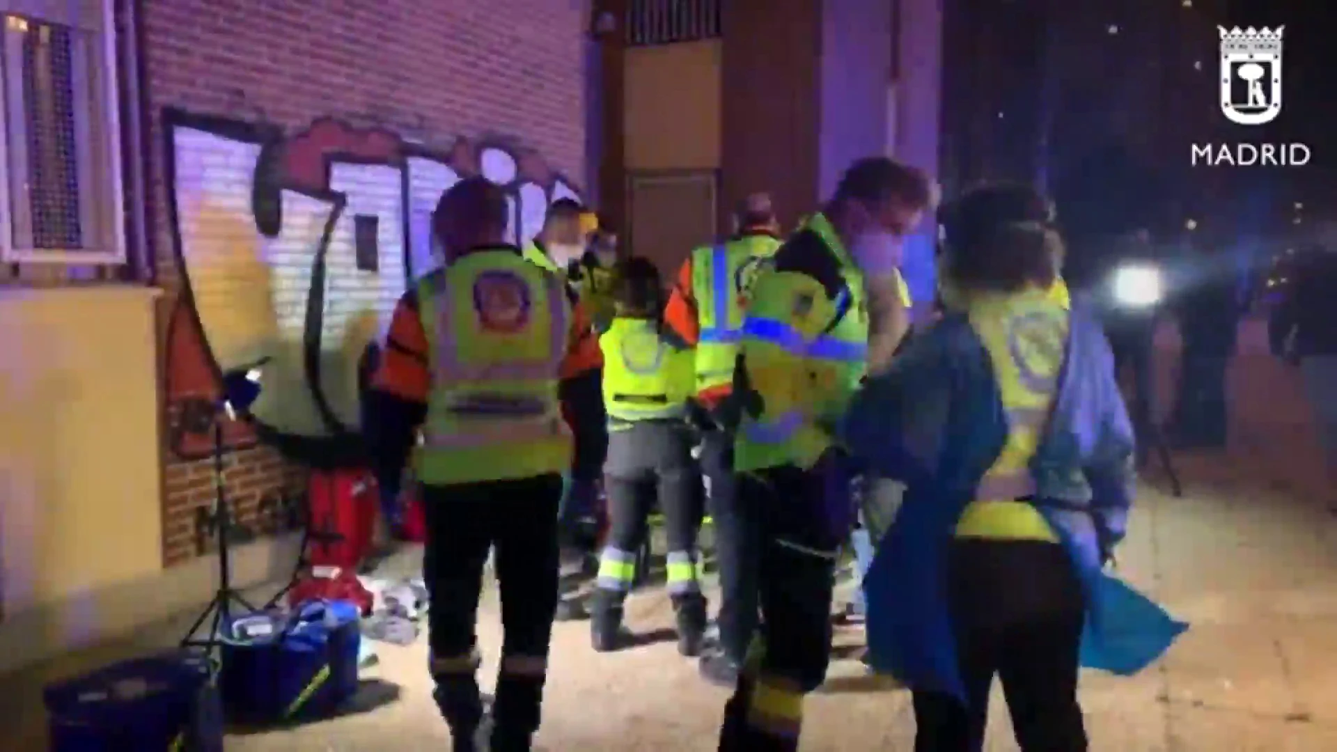 Dos jóvenes caen de un quinto piso en Madrid intentando escapar de un robo Dos jóvenes caen de un quinto piso en Madrid intentando escapar de un robo