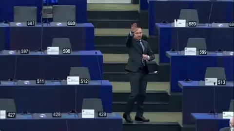 ¿A qué sanciones enfrenta un eurodiputado por hacer el saludo nazi en la Cámara? ¿A qué sanciones enfrenta un eurodiputado por hacer el saludo nazi en la Cámara?