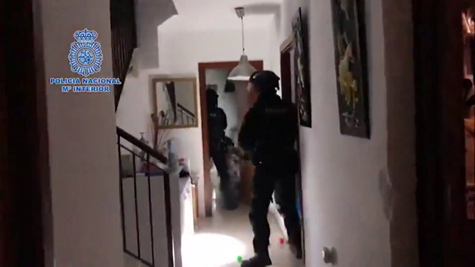 El momento en que la policía sorprende a los seis fugados que intentaron secuestrar a un hombre en Málaga