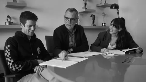 Miguel Bernardeau, Eduard Cortés y Aitana Ocaña trabajando en 'La Última' Miguel Bernardeau, Eduard Cortés y Aitana Ocaña trabajando en 'La Última'