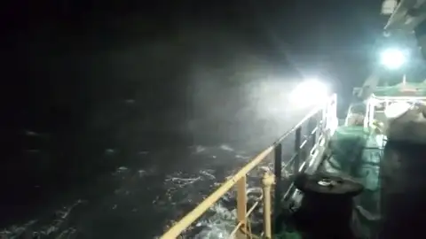 ¿Por qué se ha suspendido la búsqueda de los desaparecidos tras el naufragio del pesquero gallego? ¿Por qué se ha suspendido la búsqueda de los desaparecidos tras el naufragio del pesquero gallego?