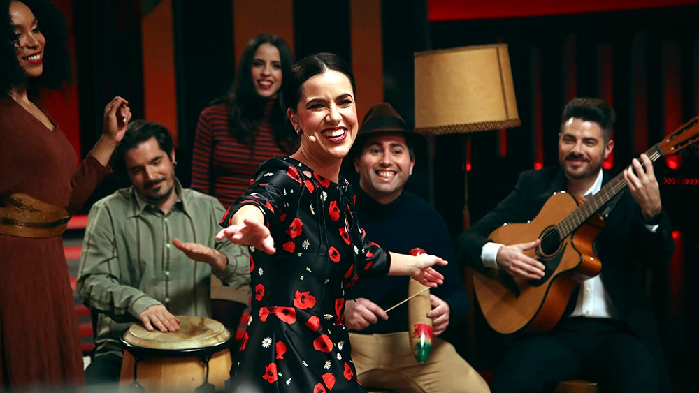 Roko irradia pasión con ‘Tú si sabes quererme’ como Natalia Lafourcade