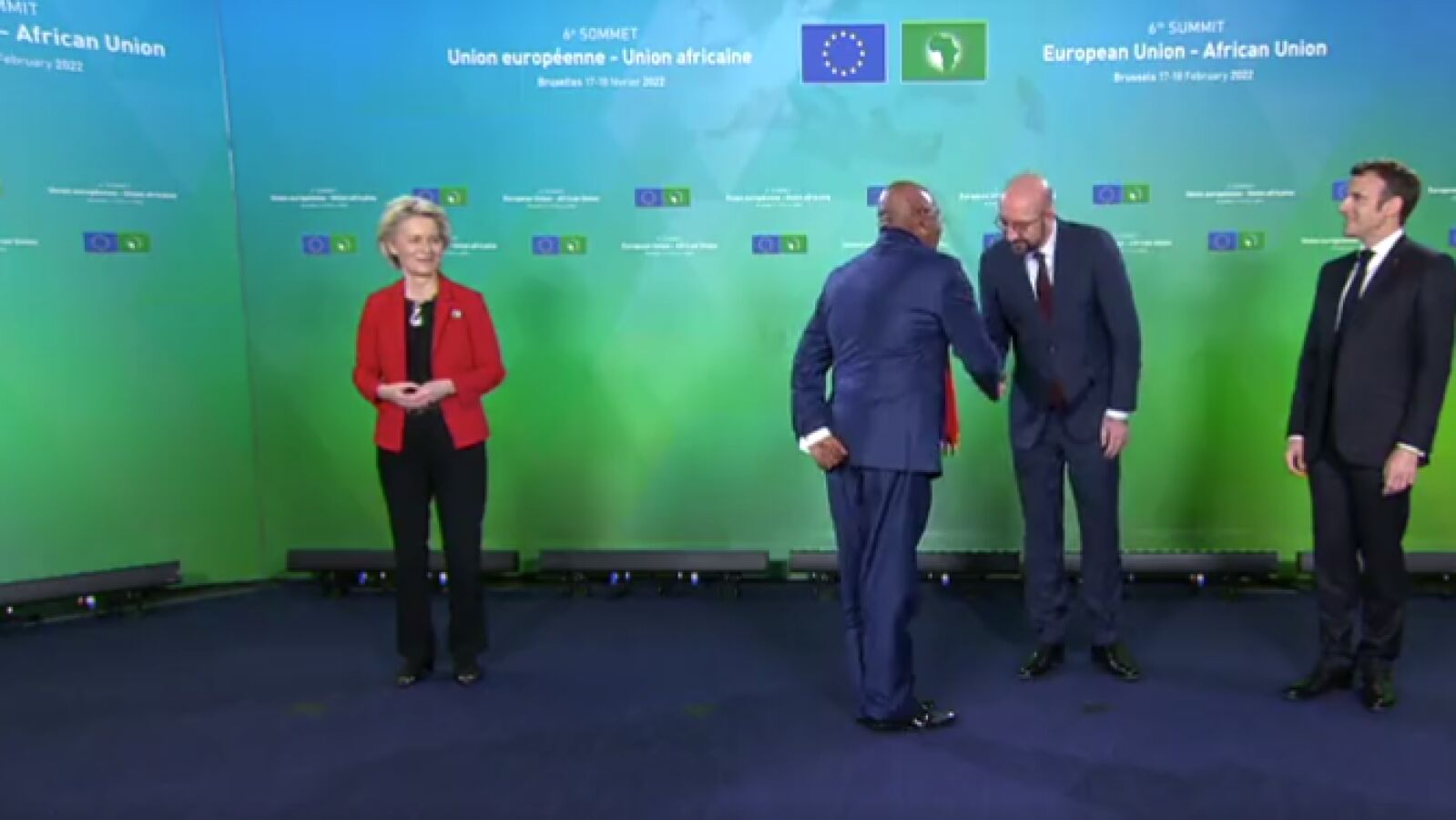 Ursula von der Leyen vive un nuevo 'sofagate': un ministro de Uganda intenta no saludarla