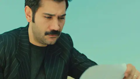 Yilmaz recibe una carta de Züleyha que le destroza el corazón: “Olvídate de mí para siempre” Yilmaz recibe una carta de Züleyha que le destroza el corazón: “Olvídate de mí para siempre”