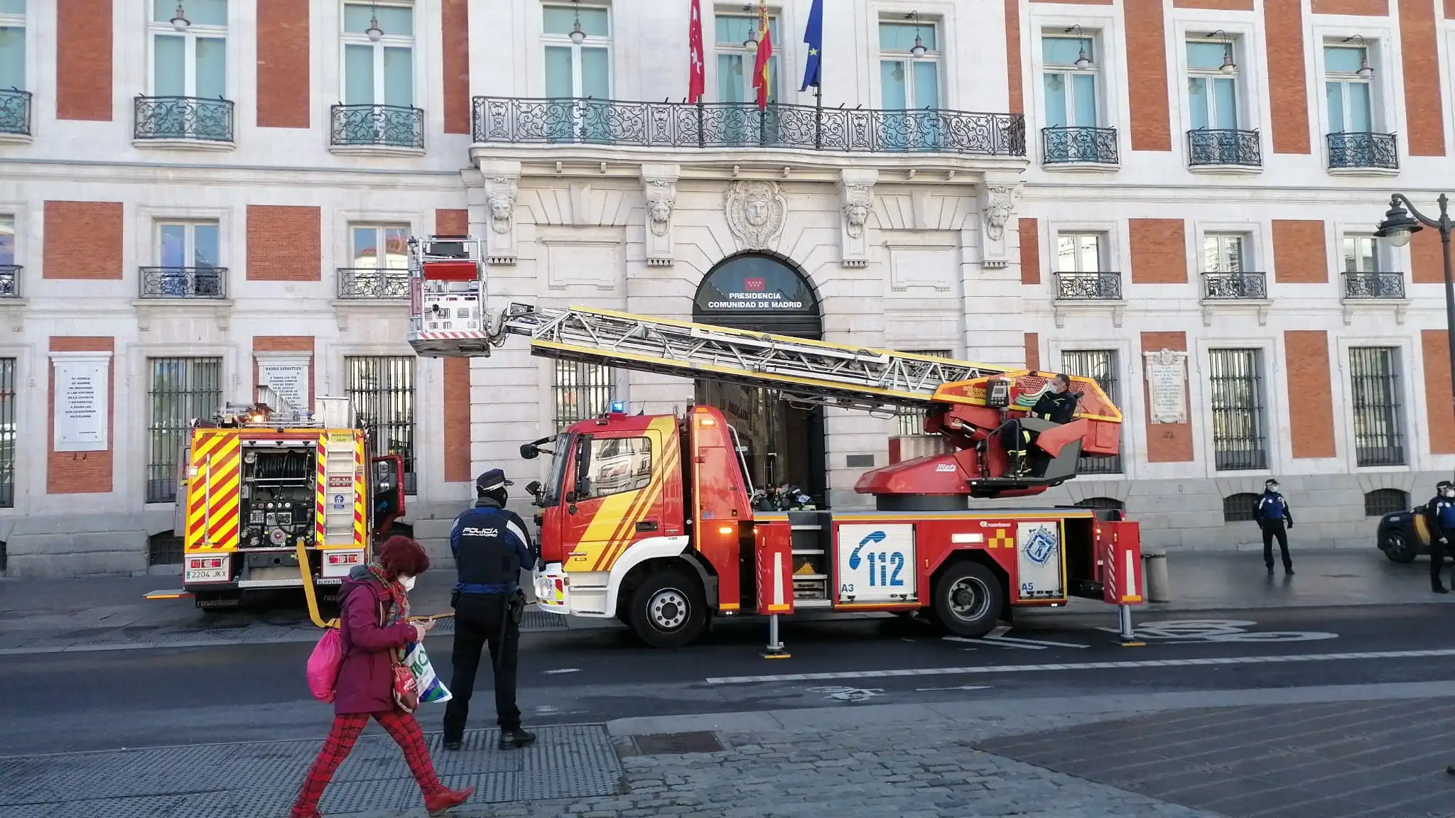 Los Bomberos acuden a la sede de la Presidencia de la Comunidad de Madrid en Sol por un incendio Los Bomberos acuden a la sede de la Presidencia de la Comunidad de Madrid en Sol por un incendio