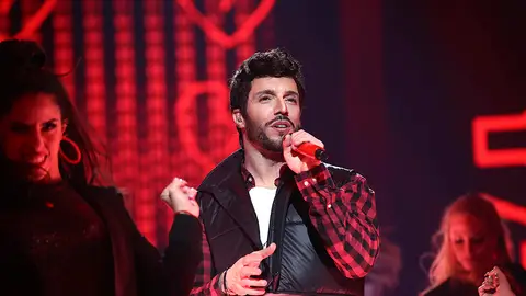 Rasel, todo un seductor con ‘Tacones rojos’ como Sebastián Yatra Rasel, todo un seductor con ‘Tacones rojos’ como Sebastián Yatra