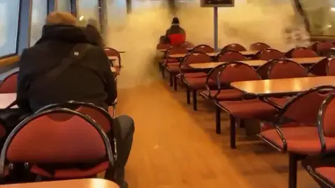 Una ola destroza los cristales de un ferry en Alemania Una ola destroza los cristales de un ferry en Alemania