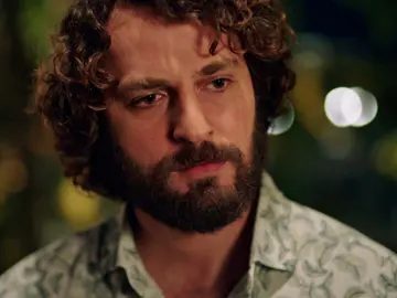 Rüya informa a Han de lo sucedido con su padre Rüya informa a Han de lo sucedido con su padre