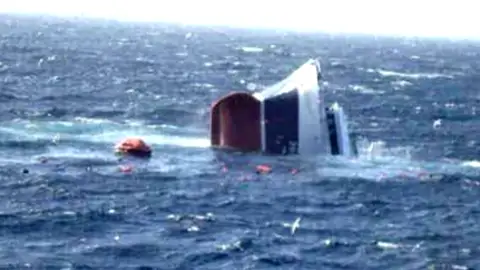 Javier, superviviente de un naufragio en Terranova: “Son aguas durísimas para trabajar” Javier, superviviente de un naufragio en Terranova: “Son aguas durísimas para trabajar”