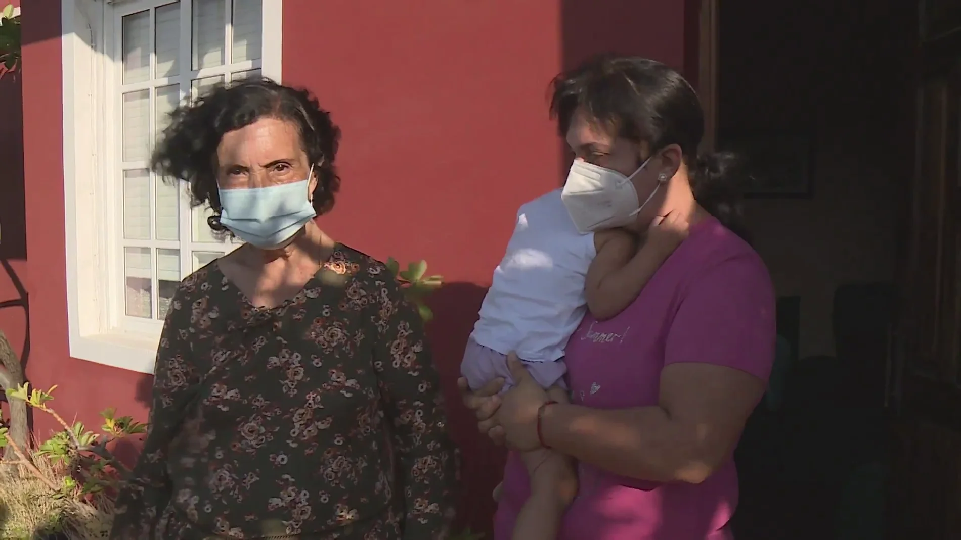 Los primeros desalojados del volcán de La Palma denuncian que todavía no tienen casa y las ayudas no llegan