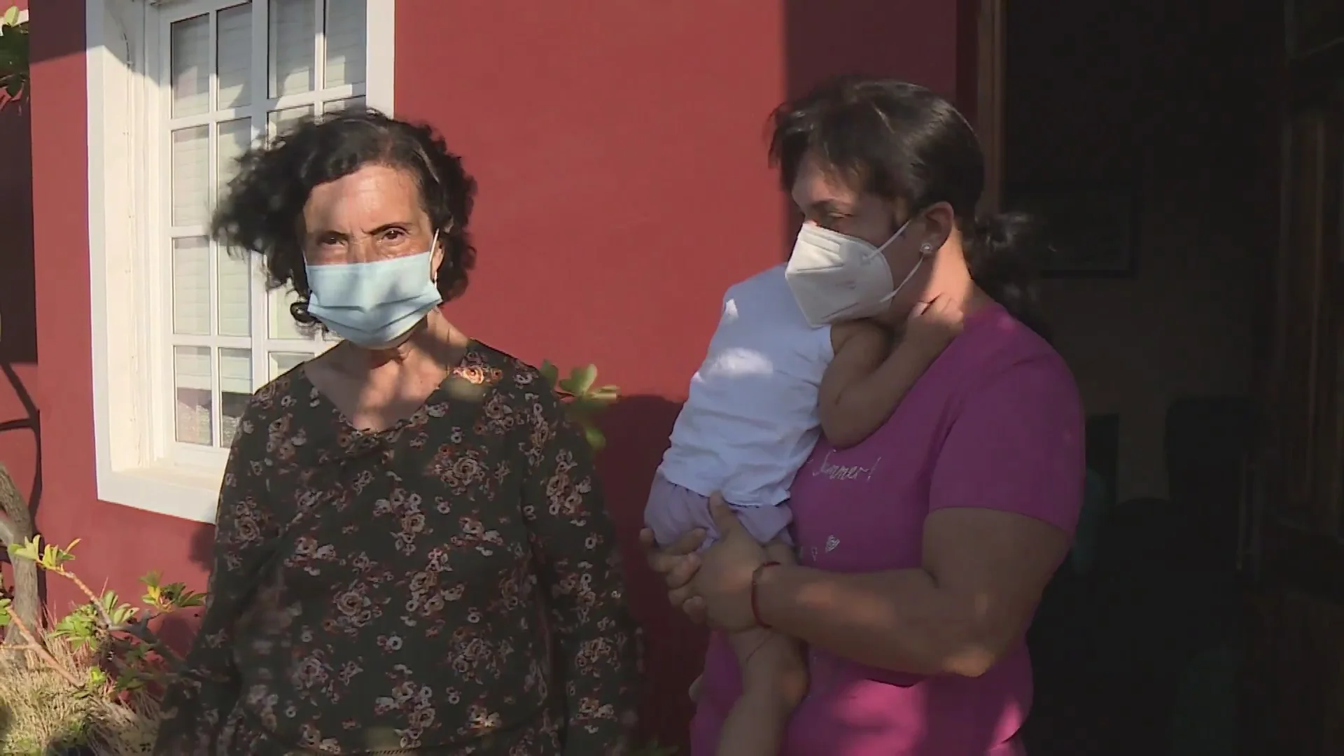 Los primeros desalojados del volcán de La Palma denuncian que todavía no tienen casa y las ayudas no llegan Los primeros desalojados del volcán de La Palma denuncian que todavía no tienen casa y las ayudas no llegan