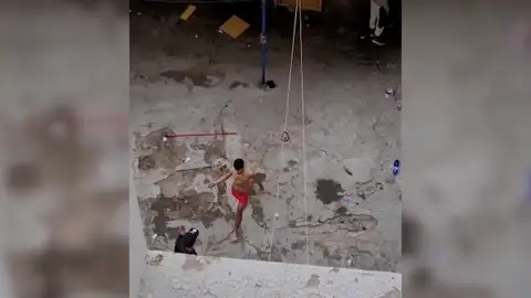 Los vecinos de un barrio de Las Palmas de Gran Canaria denuncian la tensa situación que viven con unos okupas: " Los vecinos de un barrio de Las Palmas de Gran Canaria denuncian la tensa situación que viven con unos okupas: "