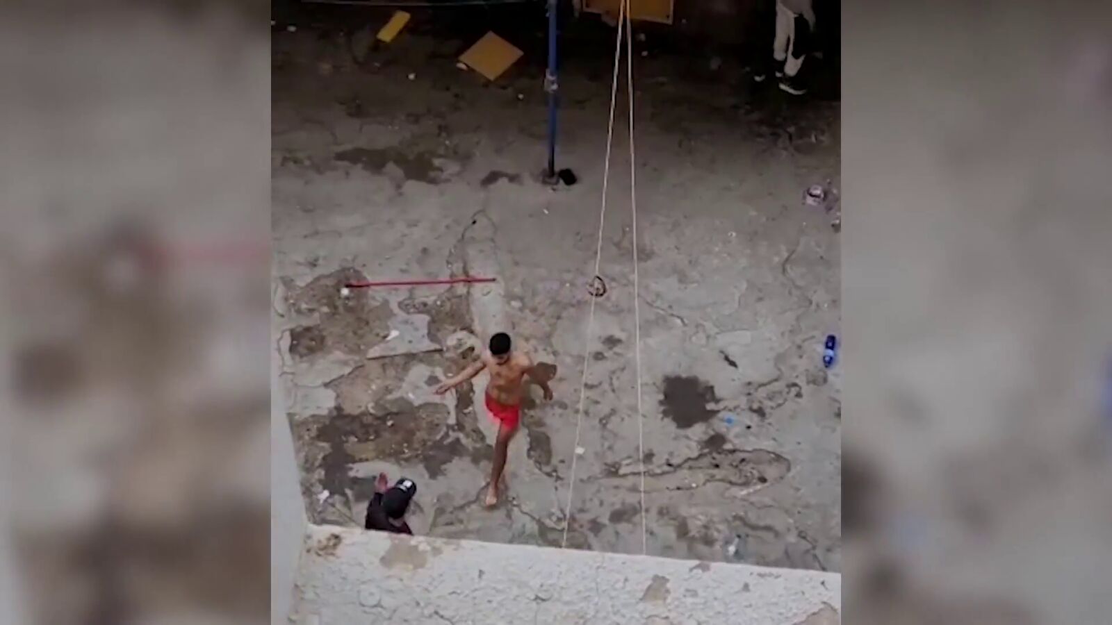 Vecinos de un barrio de Las Palmas denuncian la situación que viven con unos okupas: 