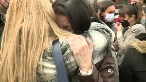 Cientos de vecinos de Marín apoyan a las familias de los desaparecidos tras el naufragio de Pitanxo Cientos de vecinos de Marín apoyan a las familias de los desaparecidos tras el naufragio de Pitanxo