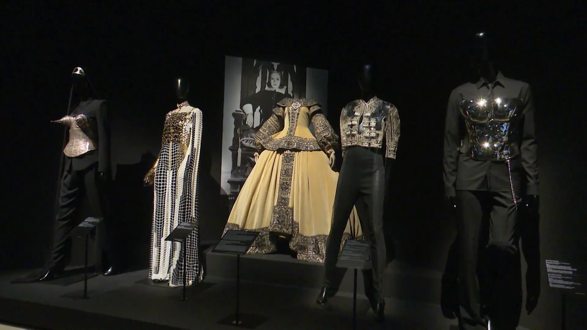 Jean Paul Gaultier trae sus trajes a Madrid de la mano de una gran exposición en CaixaForum Jean Paul Gaultier trae sus trajes a Madrid de la mano de una gran exposición en CaixaForum
