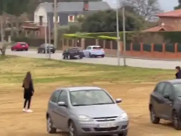 El vídeo de la huida de 30 personas tras hacer un 'simpa' en un restaurante de Tarragona El vídeo de la huida de 30 personas tras hacer un 'simpa' en un restaurante de Tarragona