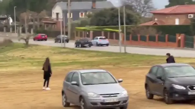 El vídeo de la huida de 30 personas tras hacer un 'simpa' en un restaurante de Tarragona El vídeo de la huida de 30 personas tras hacer un 'simpa' en un restaurante de Tarragona