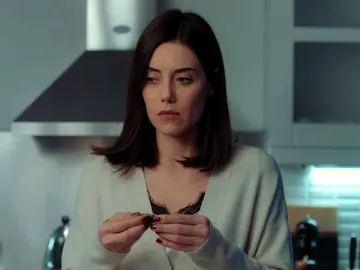 El misterioso e inquietante mensaje que Asya recibe en su casa: "Eres inocente y todo el mundo se va a dar cuenta" El misterioso e inquietante mensaje que Asya recibe en su casa: "Eres inocente y todo el mundo se va a dar cuenta"