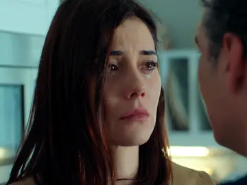 Asya, hundida, explota contra Volkan: “¿Qué sentiste cuando me traicionaste?” Asya, hundida, explota contra Volkan: “¿Qué sentiste cuando me traicionaste?”