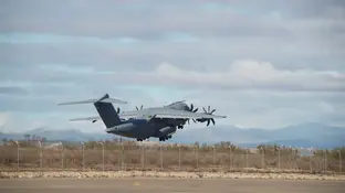 Un avión A-400 del Ejército del Aire despega este domingo de la base militar de Zaragoza para la repatriación de los tres supervivientes y los cuerpos de los nueve fallecidos en el naufragio del pesquero Villa de Pitanxo Un avión A-400 del Ejército del Aire despega este domingo de la base militar de Zaragoza para la repatriación de los tres supervivientes y los cuerpos de los nueve fallecidos en el naufragio del pesquero Villa de Pitanxo e