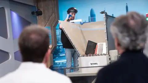 Marron demuestra la fuerza de una trituradora: ¡es capaz de destruir cualquier cosa! Marron demuestra la fuerza de una trituradora: ¡es capaz de destruir cualquier cosa!