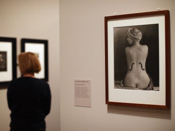 La obra 'Le Violon d'Ingres' puede convertirse en la fotografía más cara vendida en una subasta