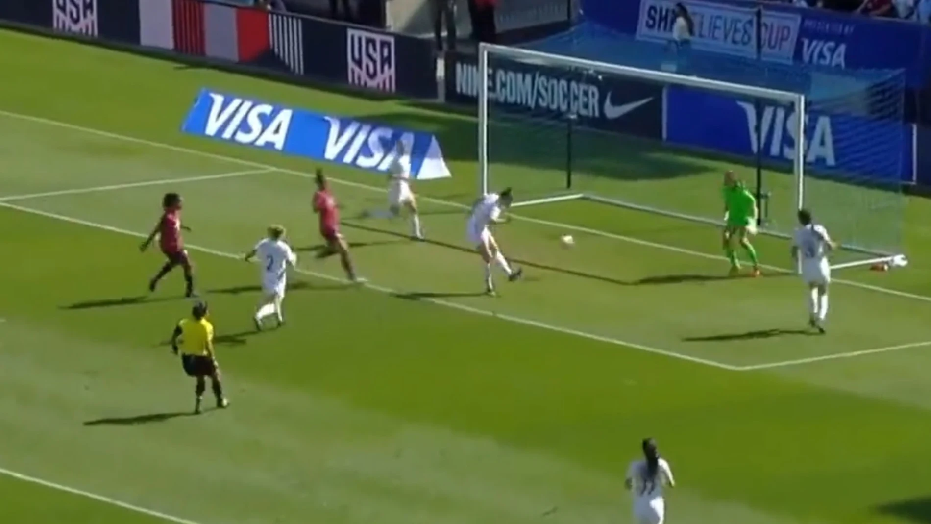 El tercer gol en propia meta de Meykayla Moore en la Copa SheBelieves. El tercer gol en propia meta de Meykayla Moore en la Copa SheBelieves.