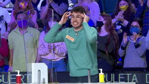 ¡Qué locura! Alex, eufórico, levanta la tensión al caer en el bote de 'La ruleta de la suerte' ¡Qué locura! Alex, eufórico, levanta la tensión al caer en el bote de 'La ruleta de la suerte'