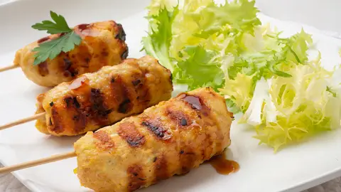 Receta de brochetas de pollo con salsa teriyaki, de Karlos Arguiñano Receta de brochetas de pollo con salsa teriyaki, de Karlos Arguiñano