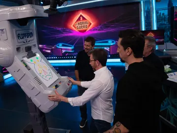 Antonio Banderas flipa con el Flippaper: ¡una máquina que permite crear tu propio pinball! Antonio Banderas flipa con el Flippaper: ¡una máquina que permite crear tu propio pinball!