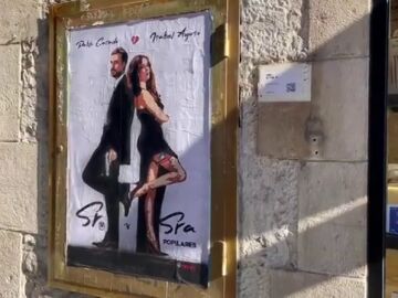Ayuso y Casado aparecen pintados en una calle de Barcelona al estilo 'Sr y Sra Smith'