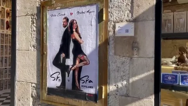 Ayuso y Casado aparecen pintados en una calle de Barcelona al estilo 'Sr y Sra Smith'