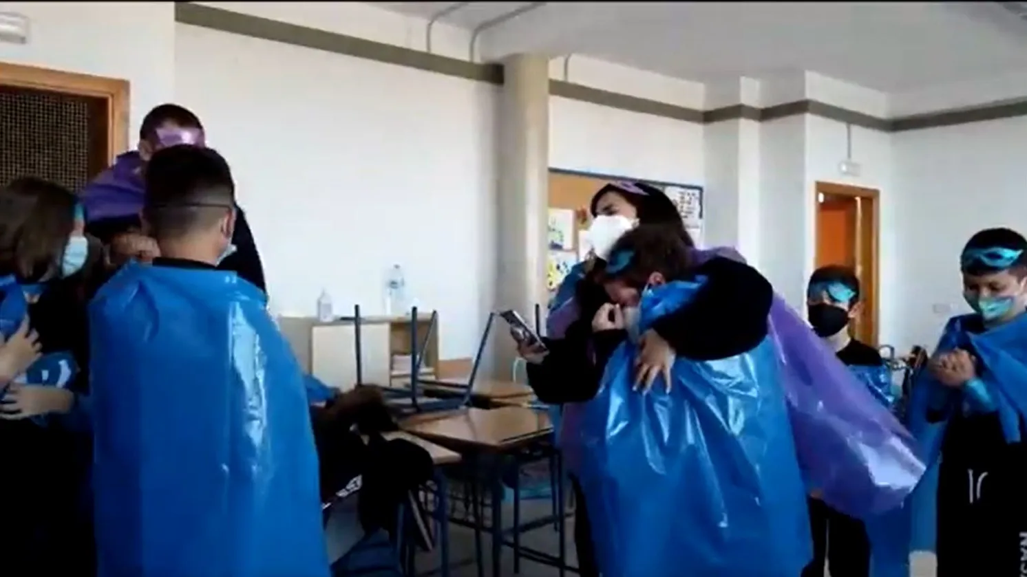 Rocío, de 11 años, en su vuelta al colegio tras superar una leucemia Rocío, de 11 años, en su vuelta al colegio tras superar una leucemia