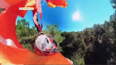 El angustioso momento de un paracaidista al que no se le abre el paracaídas segundos antes de tomar tierra