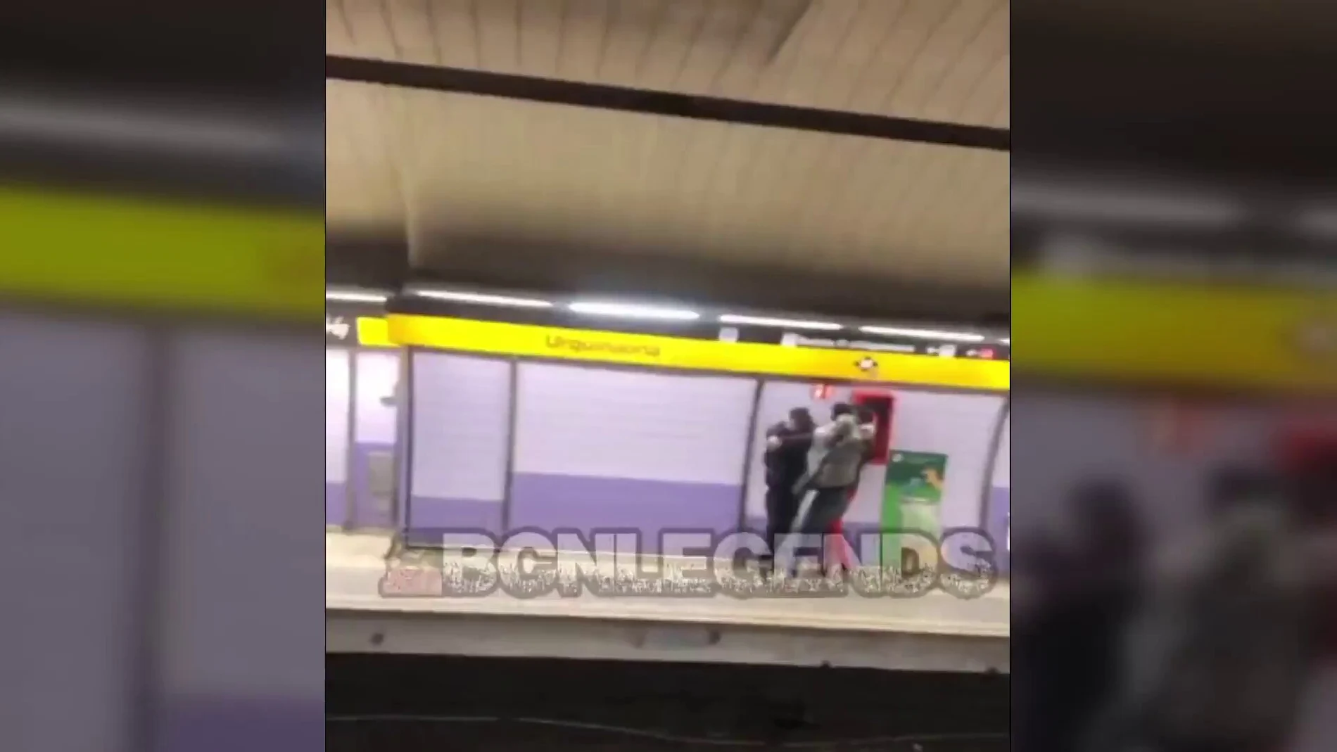 El vídeo de la brutal pelea en el metro de Barcelona