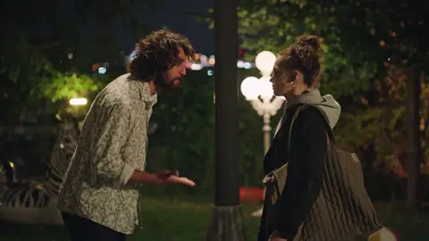 Rüya visita a Han para contarle lo que le ha sucedido a su padre. Mejores momentos| Capítulo 63