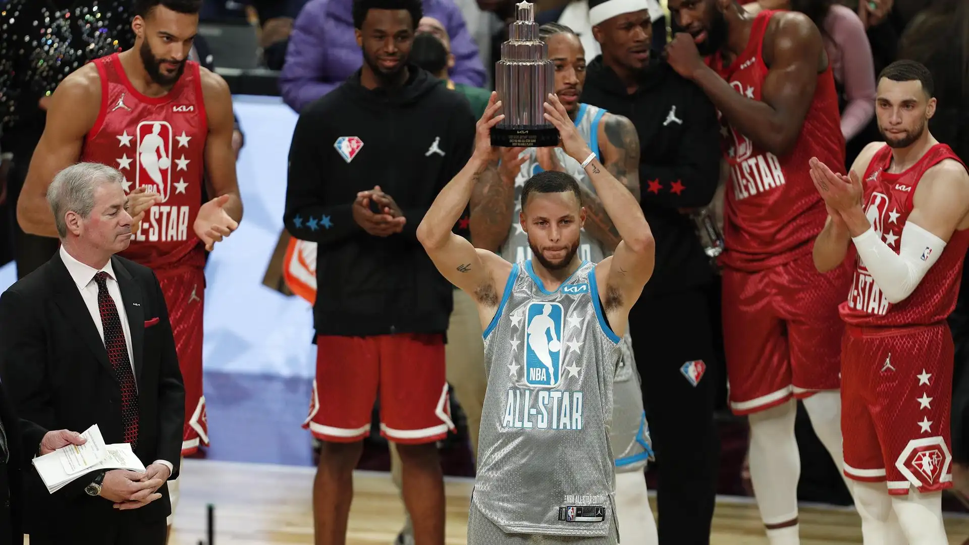Curry, con el premio de MVP del All-Star 2022 de la NBA