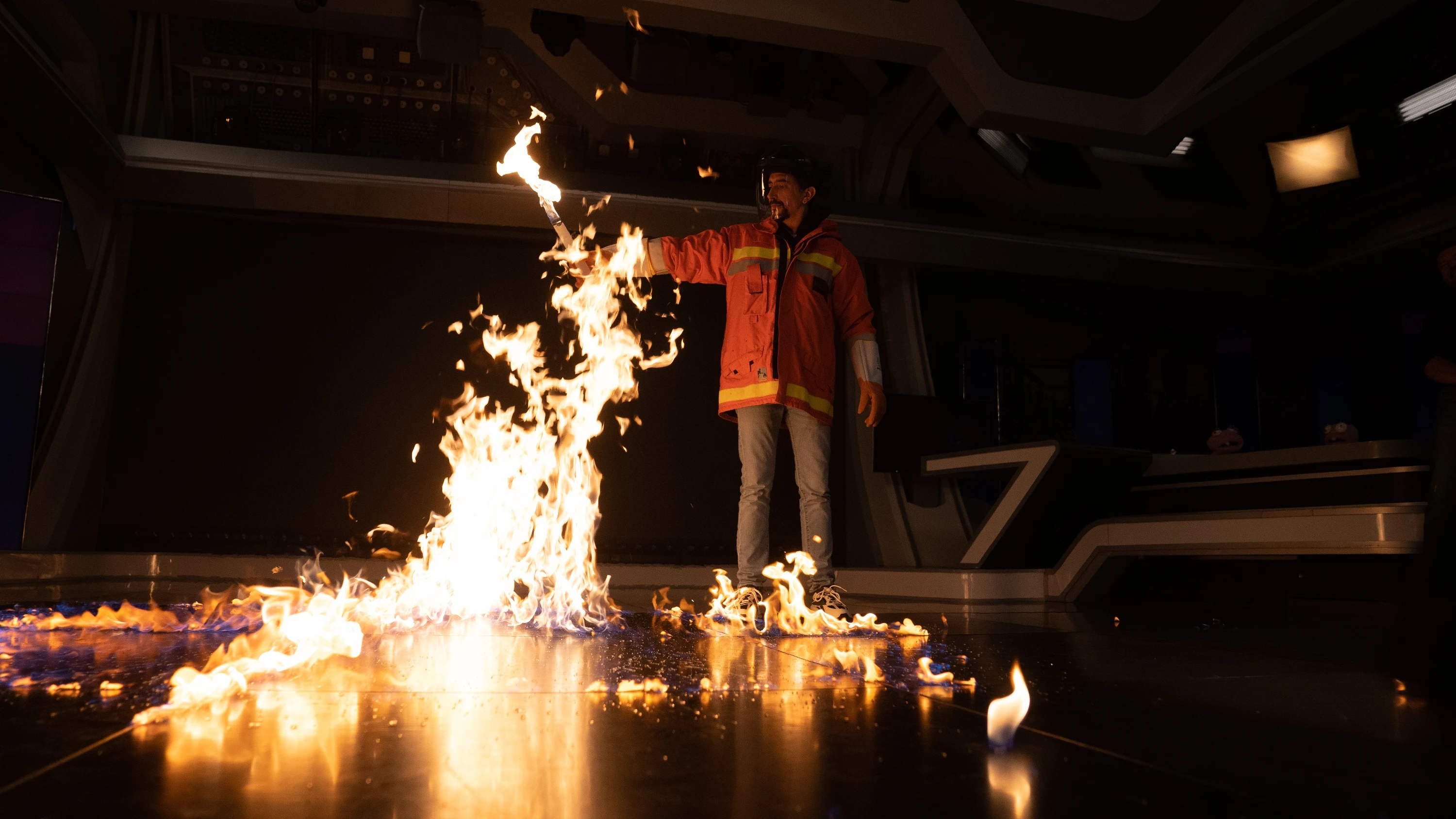 &iexcl;Fuego l&iacute;quido! El espectacular efecto que cautiva a Antonio Banderas para el teatro